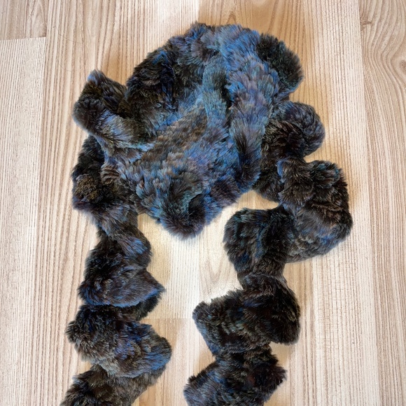 Dino Gaspari of Montreal, real fur scarf with spirals, in brown & blue. - Picture 8 of 8